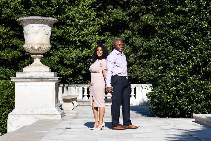 The couple’s romantic pose anear iconic D.C. landmarks.