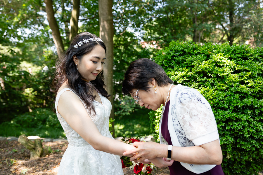 Bride jewelry prep