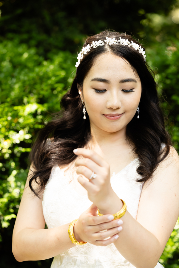 Bride jewelry prep