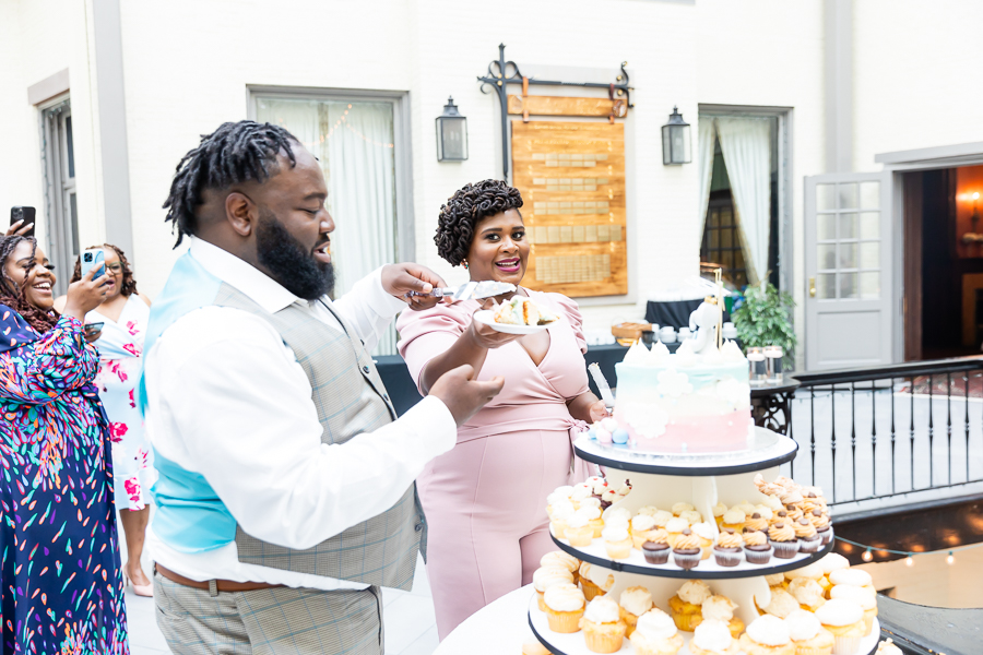 wedding reception cake cutting