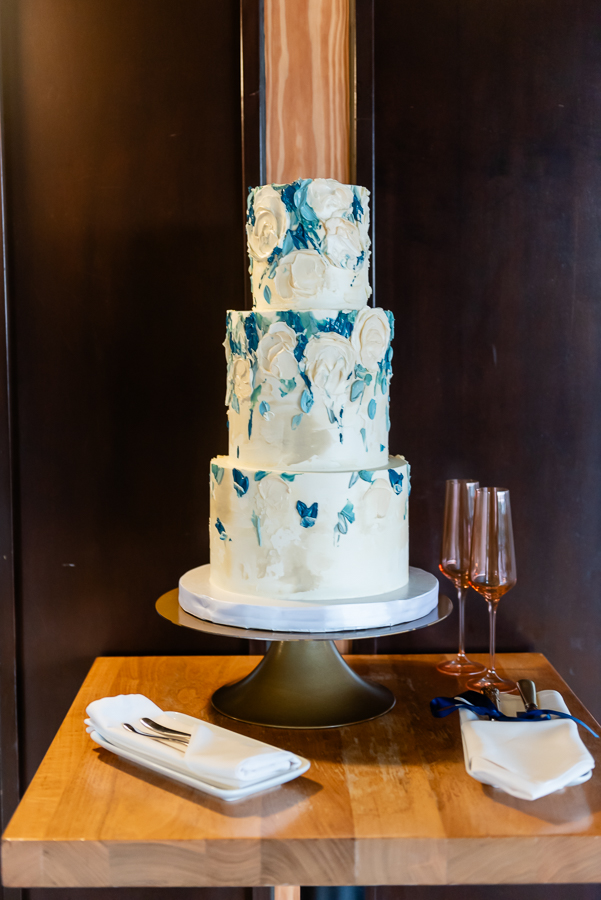 Detail shot of wedding cake at District Winery
