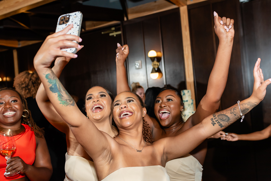 bridesmaids selfie