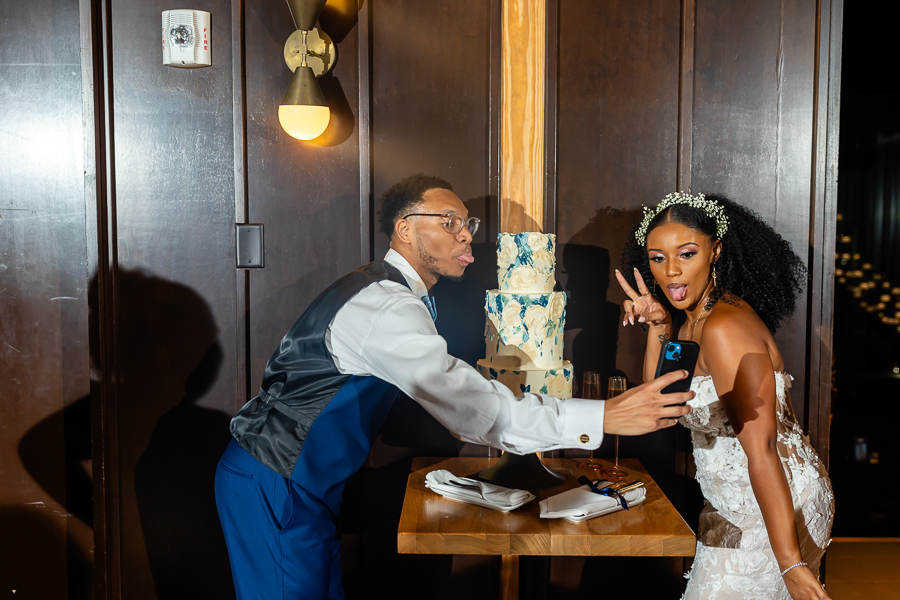 bride and groom cake cutting