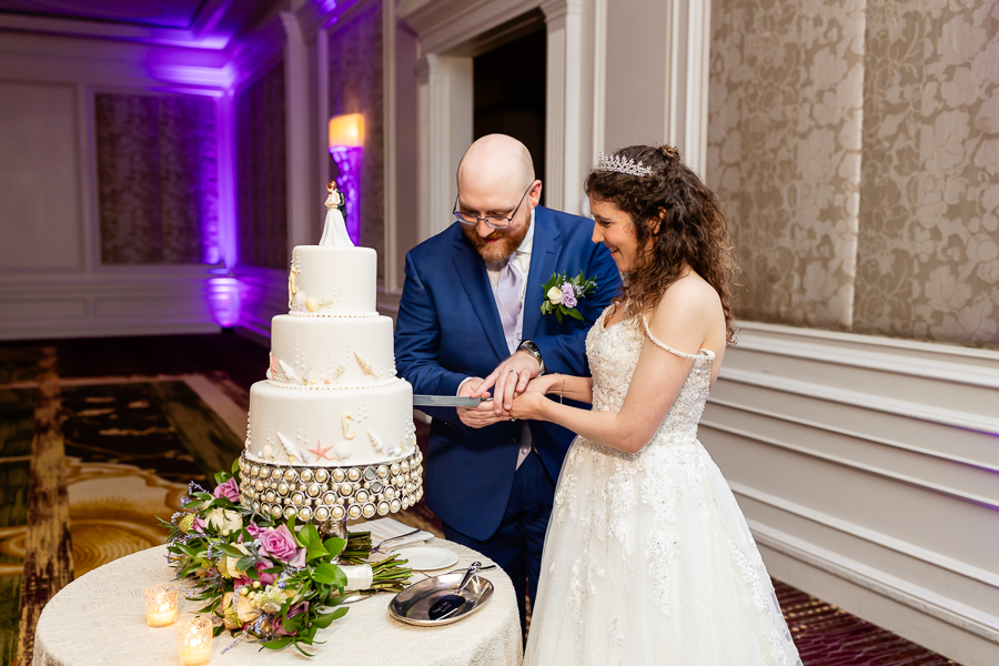 bride and groom cutting the wedding cake